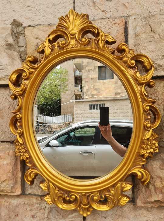 מראה עגולה מזהב
